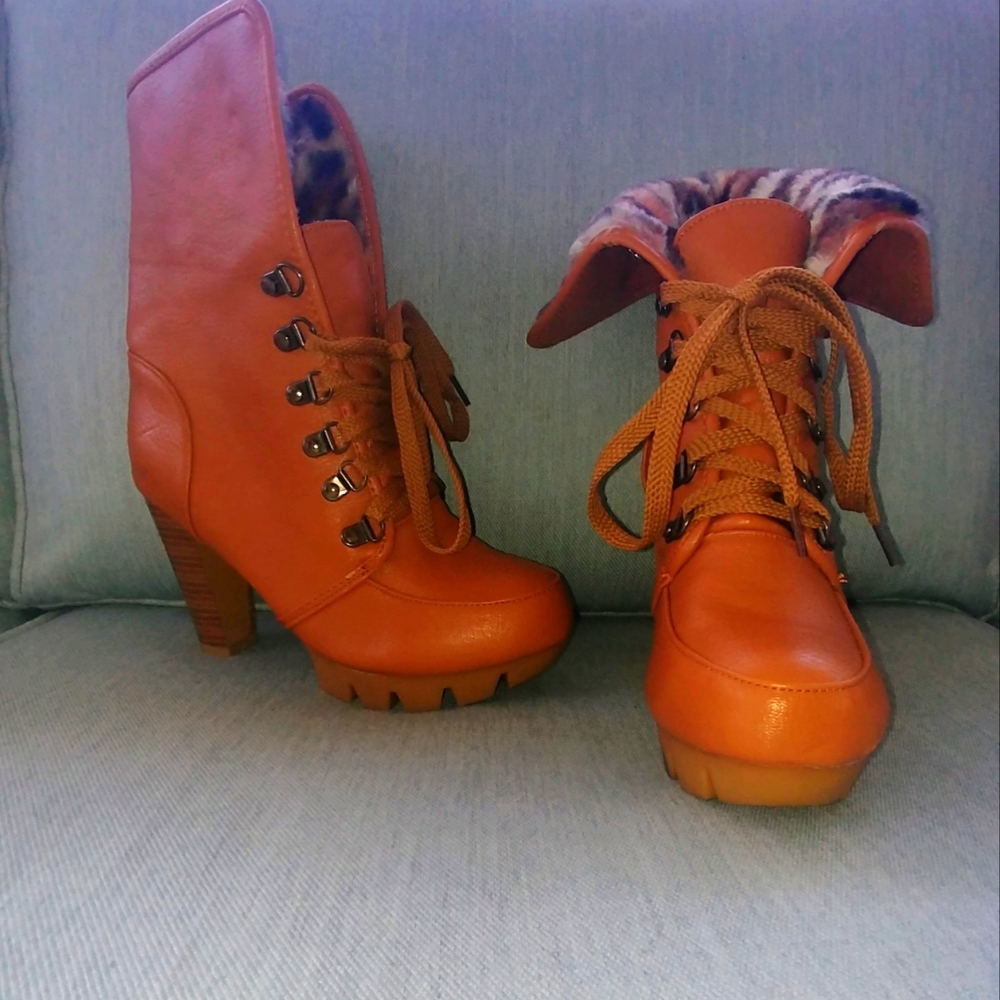 Spunky leopard boots! Size 8 but fit like 7.5